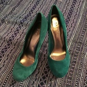 Bakers teal stilettos, size 6.